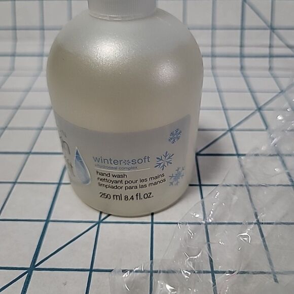 Avon Skin So Soft Winter Soft Hand Wash NIP NOS + Pump 8.4 FL Oz - Picture 3 of 7